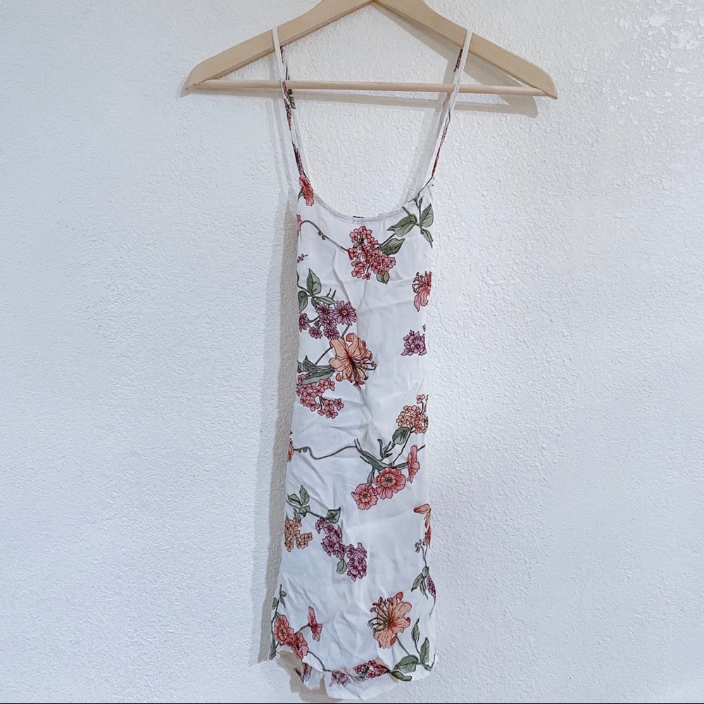 Brandy Melville Rin white lily floral dress